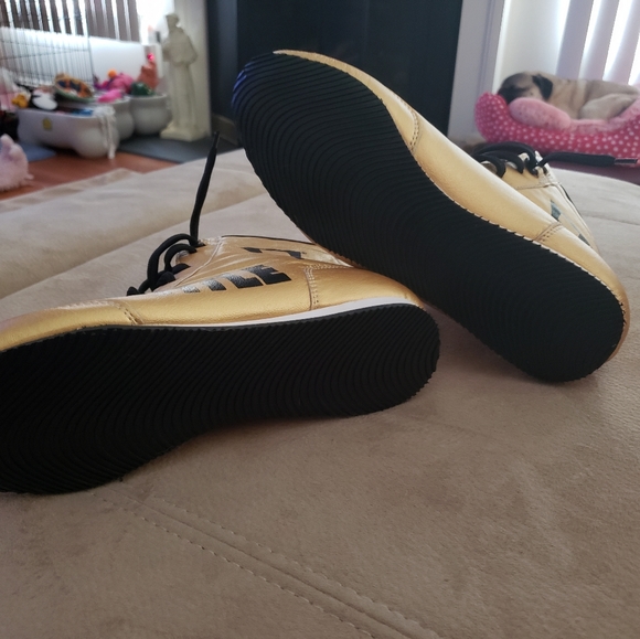 Men's  Sneaker - Picture 3 of 8